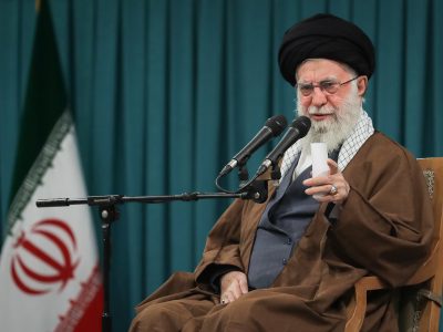 رهبر انقلاب: زن، کارگزار خانه نیست، مدیر است